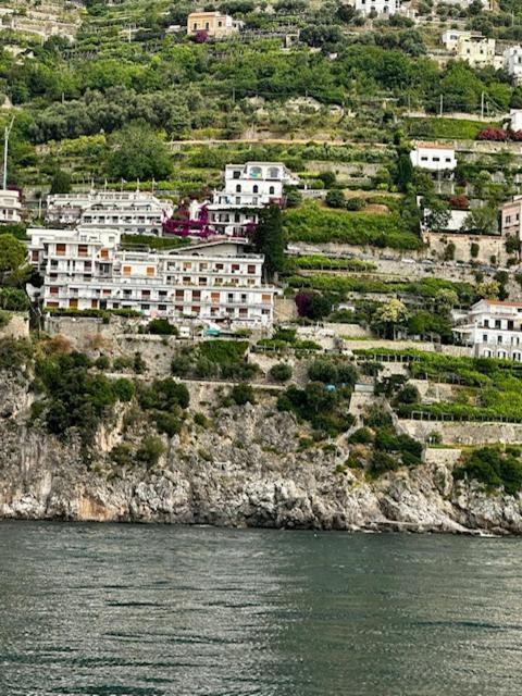 Appartamento Di Raphael Con Discesa Privata Al Mare Amalfi Exterior foto